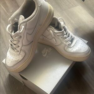 Nike White Air Force 1 Sneakers Classic Design